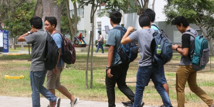 ¿Contribuyendo a mayor desilusión, absoluta desconfianza y resuelta indiferencia ciudadana?