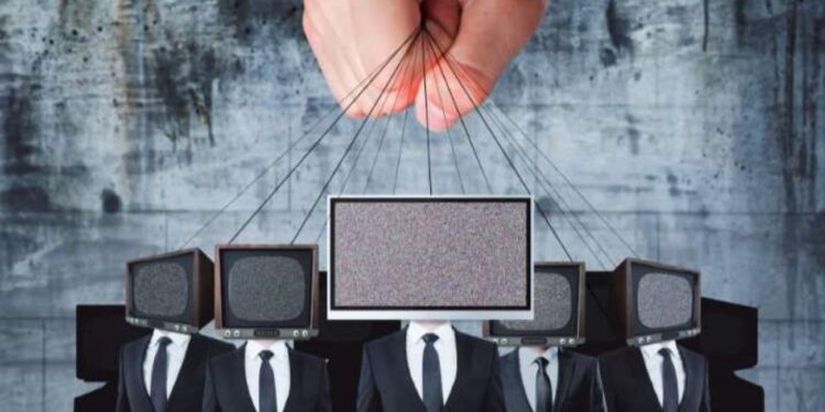 Acusan a la cadena británica BBC de haberse convertido en “una máquina de propaganda” donde los hechos importan poco