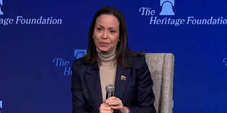 María Corina en azul