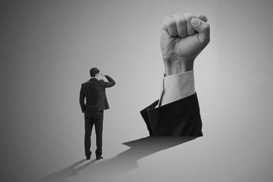 La arrogancia puede costar caro en un electorado harto de polarización y demagogia