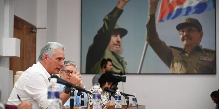 Cuba comunista: represalias por publicar en redes sociales mensajes críticos contra el dictador Miguel Díaz-Canel
