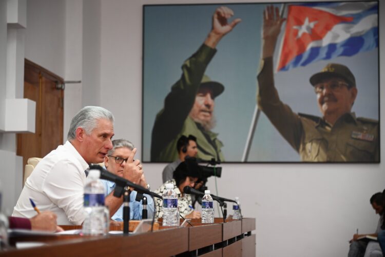 Cuba comunista: represalias por publicar en redes sociales mensajes críticos contra el dictador Miguel Díaz-Canel
