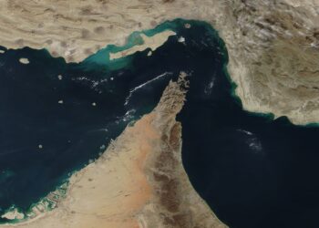 ¿Qué es el estrecho de Ormuz y por qué su cierre es tan importante para la economía mundial?