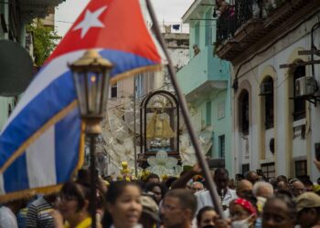 Cuba: La luz de Cachita y los tres Juanes