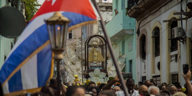 Cuba: La luz de Cachita y los tres Juanes