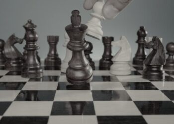 ¿Estamos sometidos a una organización que pone, retiene, saca, reemplaza e inventa presidentes?