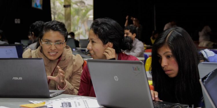 ¿Las redes sociales fueron de impacto o aún funciona en el Perú un mundo rural diferente al urbano hiperconectado?