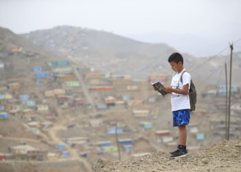 Leer textos complejos y escribir a mano: las únicas tecnologías que garantizan el aprendizaje profundo