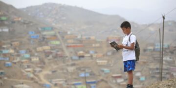 Leer textos complejos y escribir a mano: las únicas tecnologías que garantizan el aprendizaje profundo