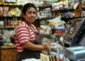 INEI: 67,7% de las madres peruanas participa activamente en la economía del país
