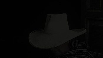 No le queda bien la democracia a la propuesta extremista de la izquierda del sombrero luminoso