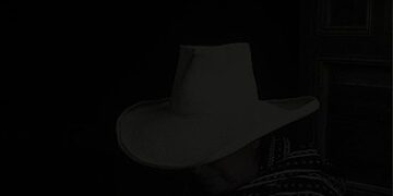 No le queda bien la democracia a la propuesta extremista de la izquierda del sombrero luminoso