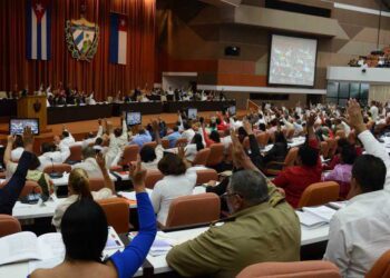 Cuba aprueba 176 medidas en un nuevo intento de encauzar su economía