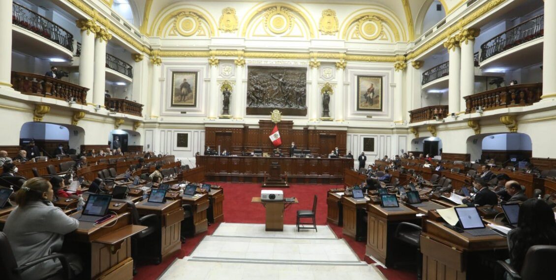 ¿Es posible institucionalizar a los partidos políticos para tener buenos Congresistas algún día?