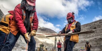 Efectos asimétricos de choques externos en la economía peruana: el rol de la confianza