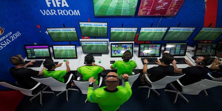 Caro, inconsistente y aburrido: el VAR debía traer justicia pero ahora es el gran sospechoso del Mundial