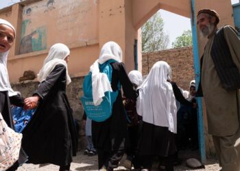 De pequeña, los talibanes me prohibieron ir al colegio en Afganistán. Ver cómo vuelve a pasar es desgarrador