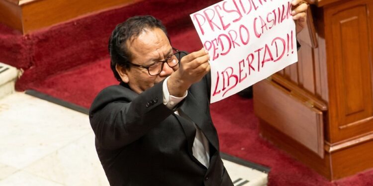 El triste drama personal de un excandidato presidencial, al que nadie lo reconoce como líder en la izquierda